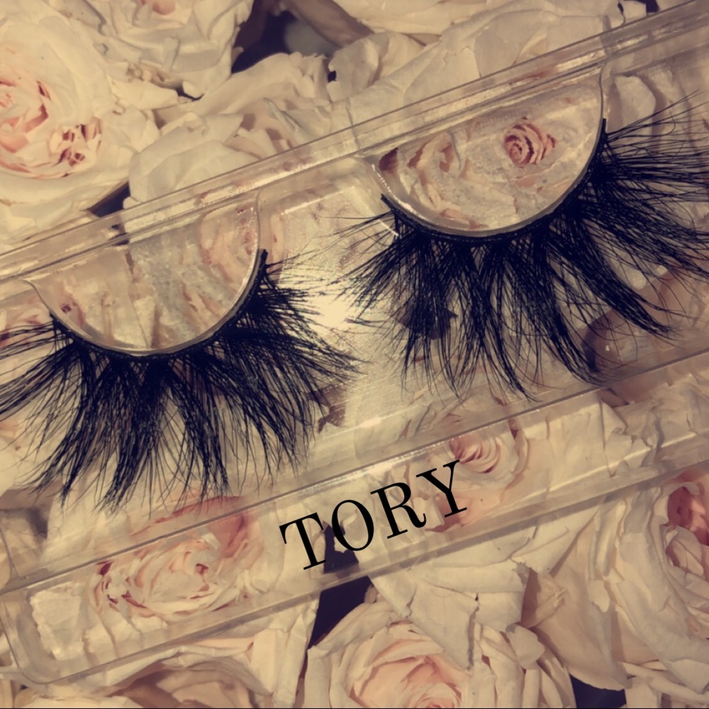 Tory lashes